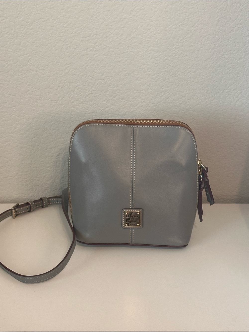 Dooney & Bourke Trixie crossbody bag in slate gray leather red interior - Picture 1 of 12